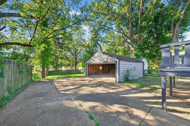 Building Photo - 228 Cameron Rd