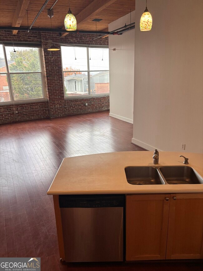 Building Photo - 204 Walker St SW