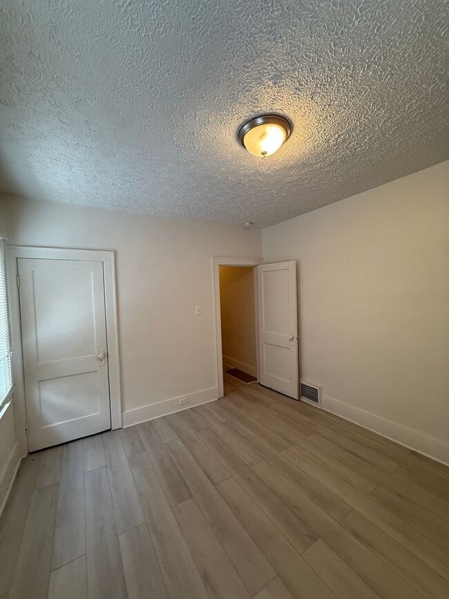 Building Photo - SECTION 8 AND EDEN ACCEPTED! Charming 2-Bedroom Home in the Heart of Akron!!