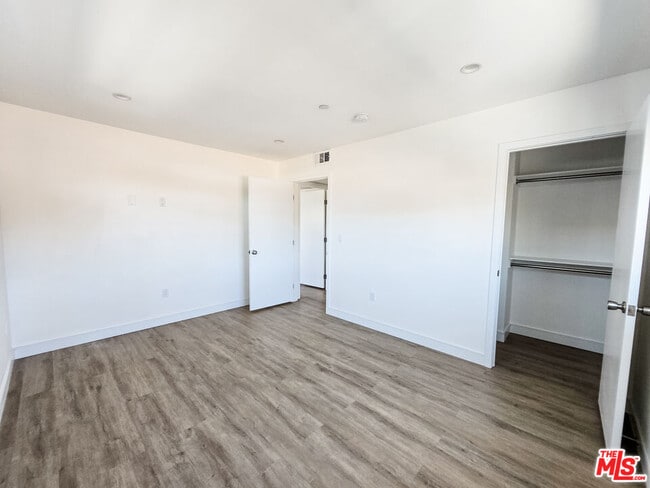 Building Photo - 3524 Bronson Ave