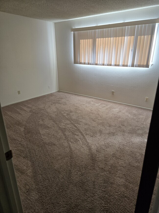 #2 Bedroom - 613 Peartree Dr