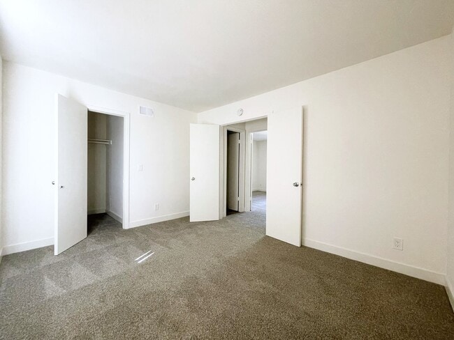 Building Photo - Fully Remodeled Fire Mtn. Townhome w/ Garage!