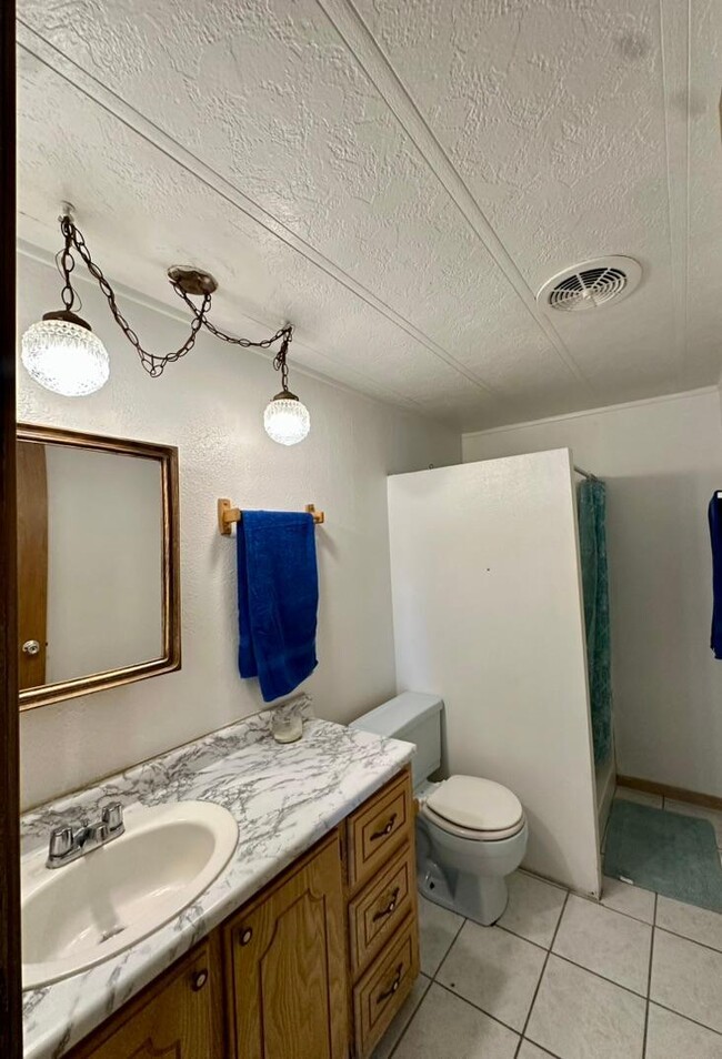 Building Photo - 944 Lucinda Dr