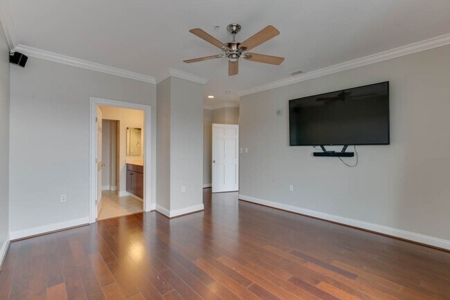 Building Photo - Spectacular Penthouse Condo in Downtown No...