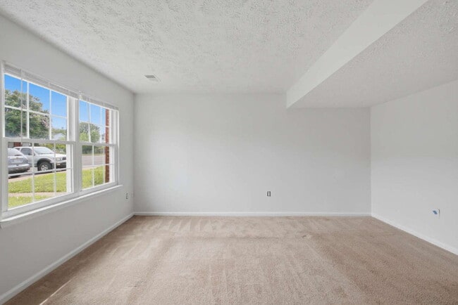 Building Photo - Beautifully Refreshed 3BR Townhome with Private Fenced Backyard in Brandy Station