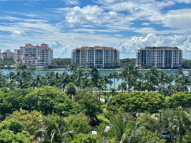 Building Photo - 400 South Pointe Dr
