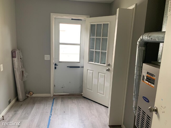 Building Photo - 3 br, 1 bath House - 29328 Tawas St