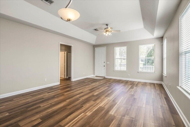 Building Photo - 3570 Four Oaks Blvd