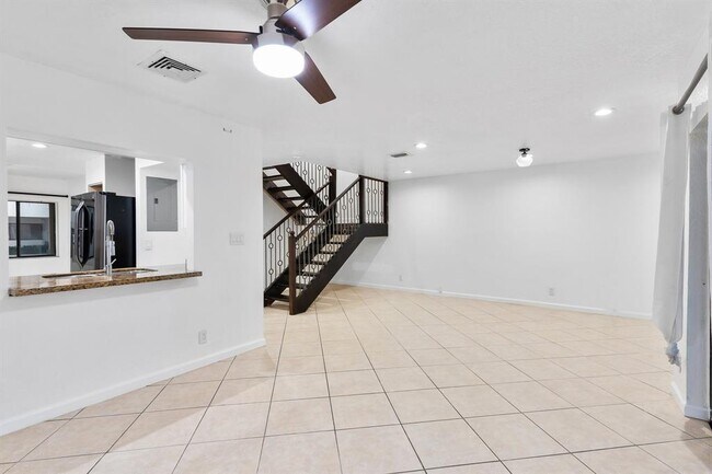 Building Photo - 1693 Cypress Pointe Dr