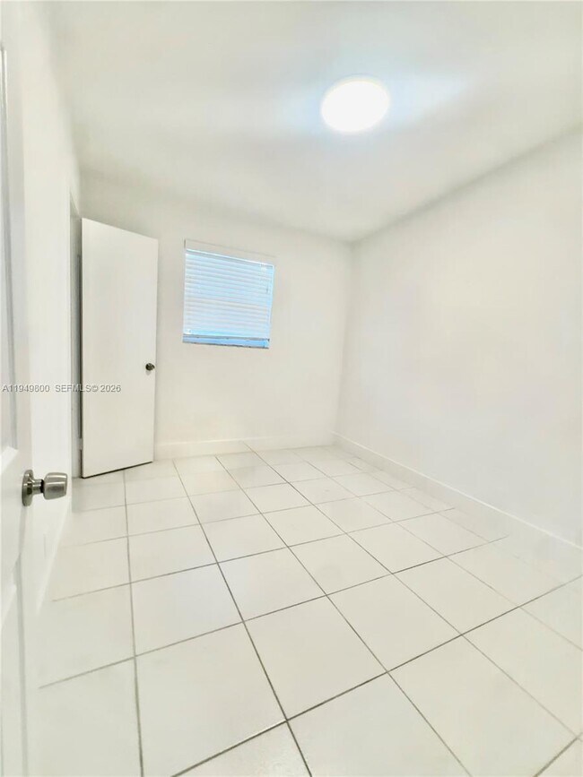 Building Photo - 3360 Frow Ave