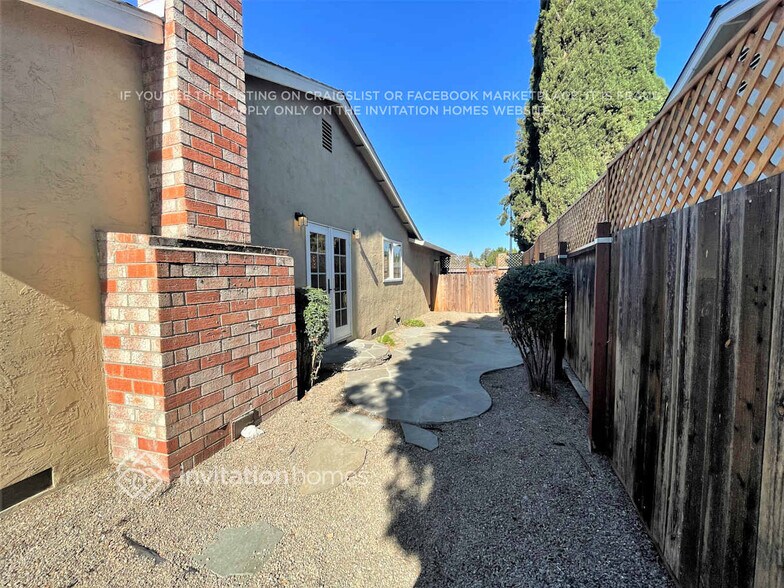 Building Photo - 408 Limewood Dr