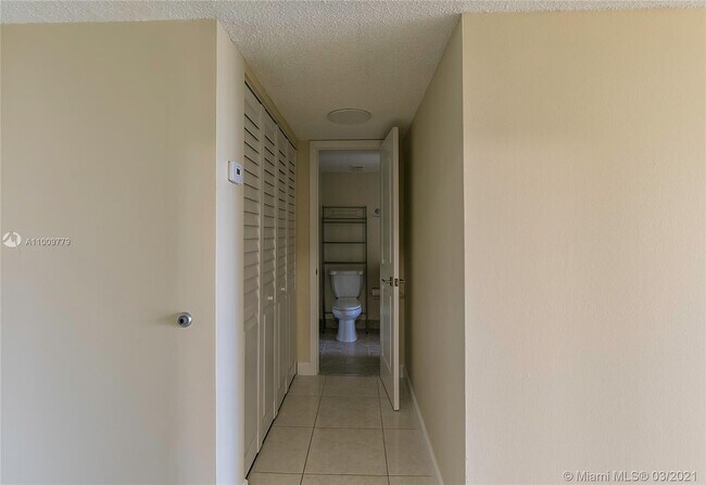 Building Photo - 13120 SW 92nd Ave