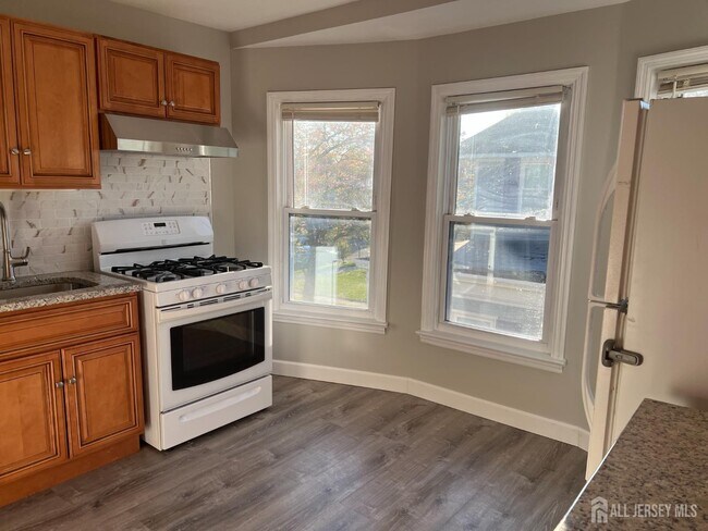 Building Photo - 104 W High St