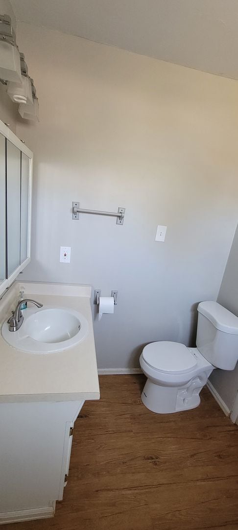 Building Photo - 2 Bedroom 1 Bath Home