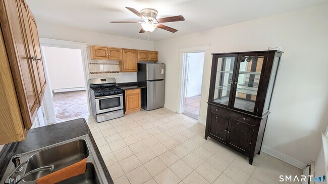 Building Photo - 15 June St