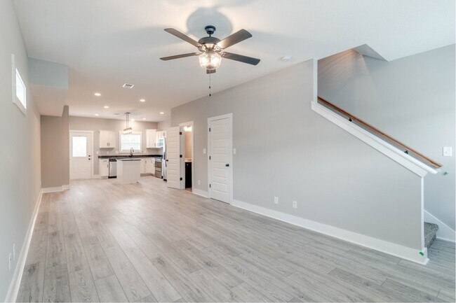 Building Photo - 827 Charlotte St