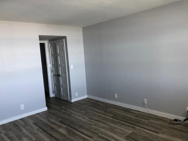 Building Photo - 1609 N Riverside Dr