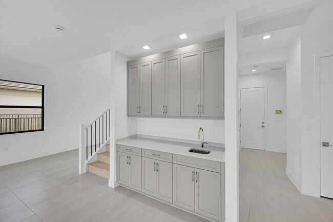 Building Photo - 10040 Stockrun Dr