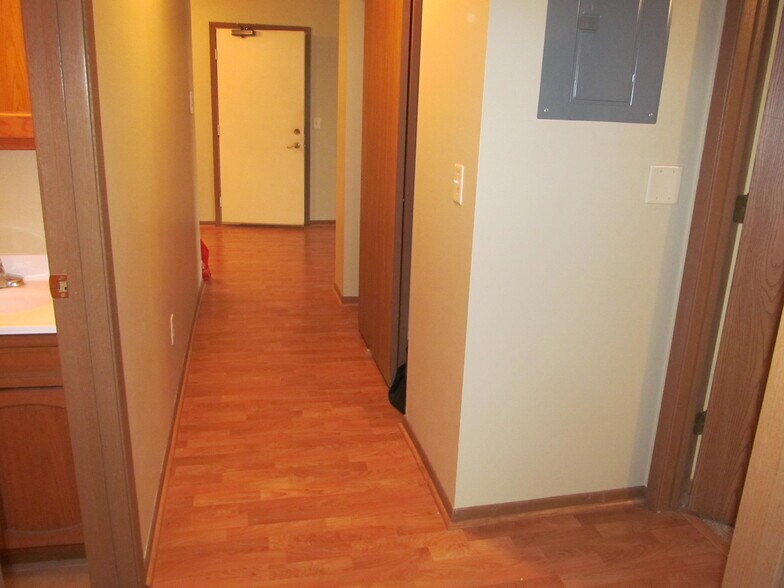 Building Photo - 2035 Sylvan Way