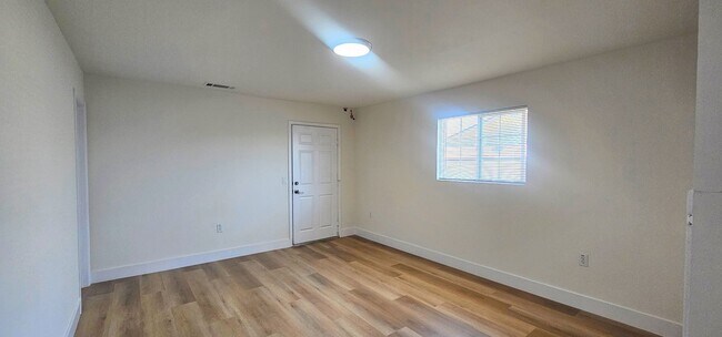 Building Photo - Single Story Senior Home - Newly Remodeled...