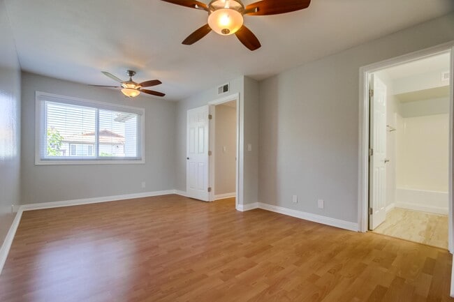 Building Photo - 9837 Caspi Gardens Dr. # 6