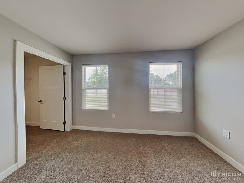 Building Photo - 215 Wellwood Way