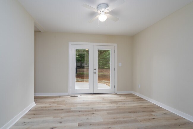Building Photo - 185 Garden Ln