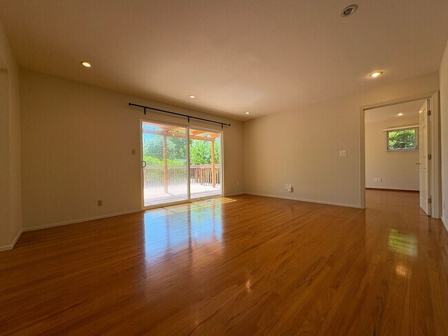 Building Photo - Charming Palo Alto Home with Beautiful Lan...