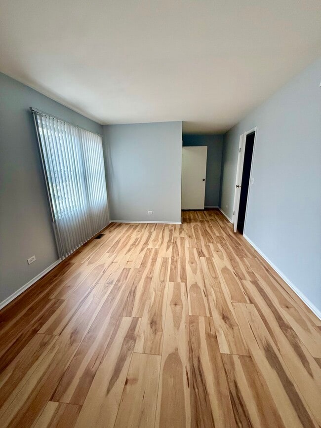 Building Photo - 330 Hampton Ct