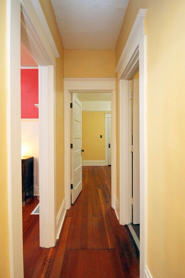 Building Photo - Delightful Remodeled Alberta Arts 3 Bed/2 ...