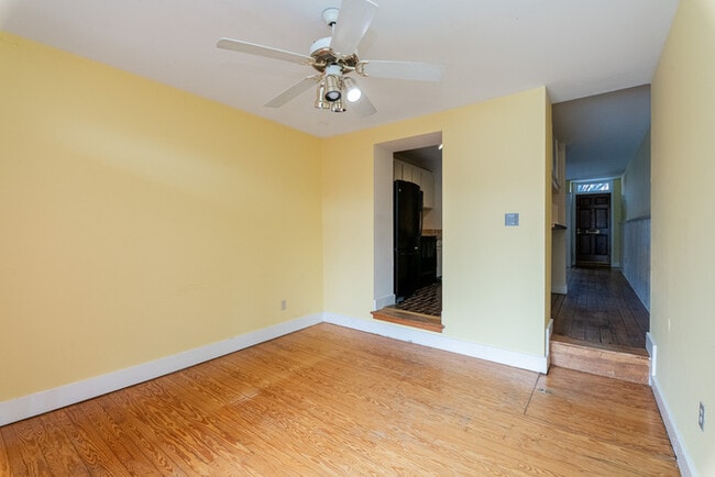 Building Photo - 3 Bedroom with Fenced in rear yard