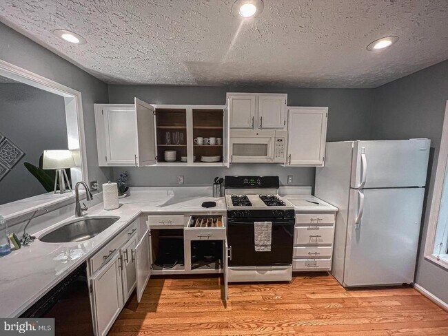 Building Photo - 2239 Hunters Run Dr