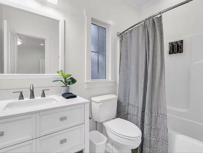 Building Photo - Fully Furnished 5-Bedroom Home Near MSU | En-Suite Baths + All Utilities Included