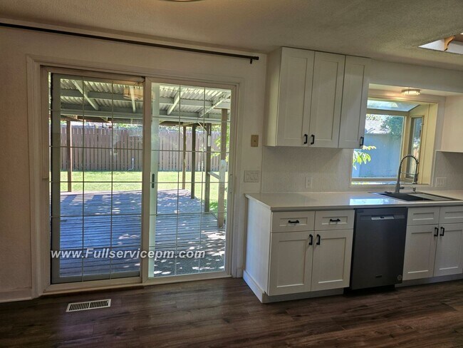 Building Photo - Home sweet home-You need to check this wonderful home out!!