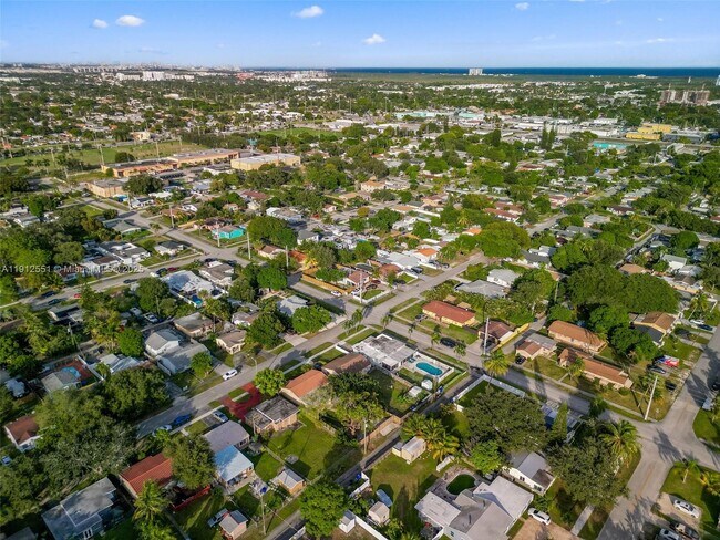 Building Photo - 2410 Coolidge St