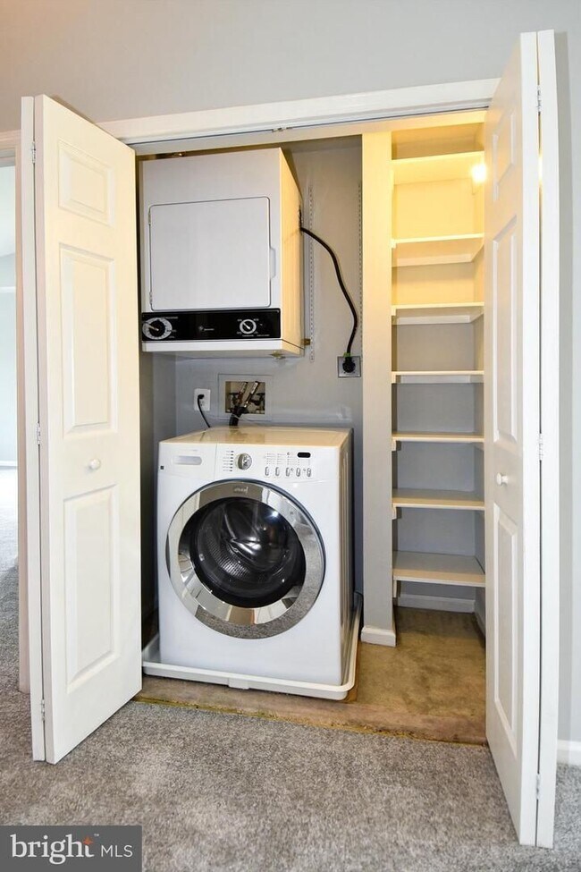 Building Photo - 4056 Grays Pointe Ct