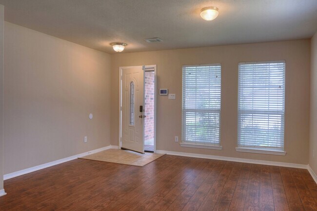 Building Photo - 21803 Manor Ct Dr