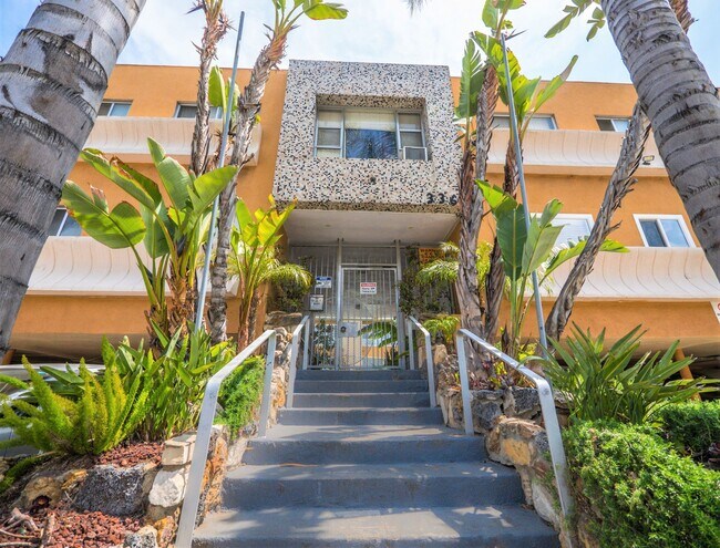 Building Photo - 336 S. Alexandria Ave