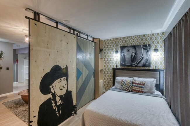 Building Photo - 61 S Sable Blvd