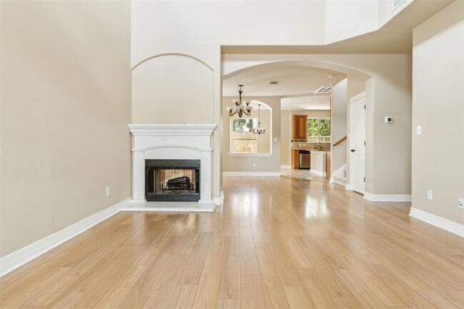 Building Photo - 15528 Interlachen Dr