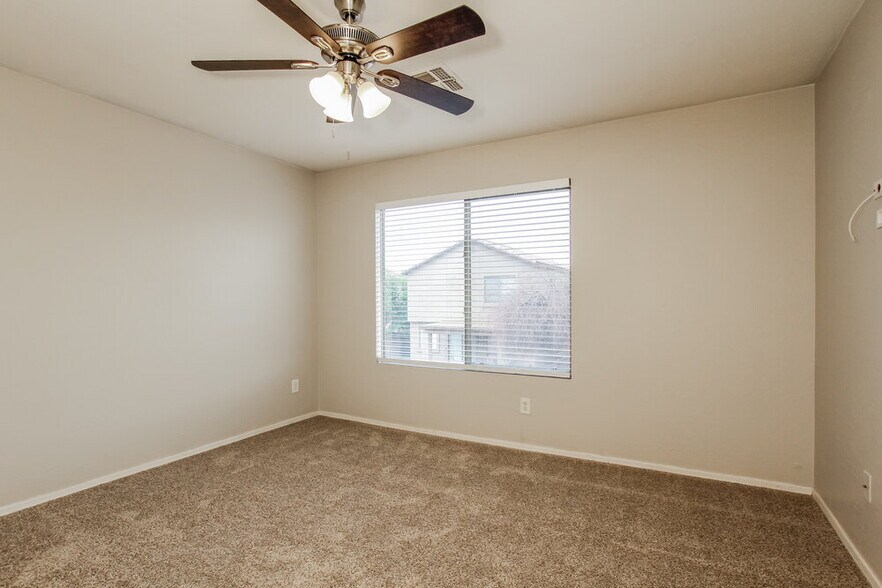 Building Photo - 11414 W Apache St