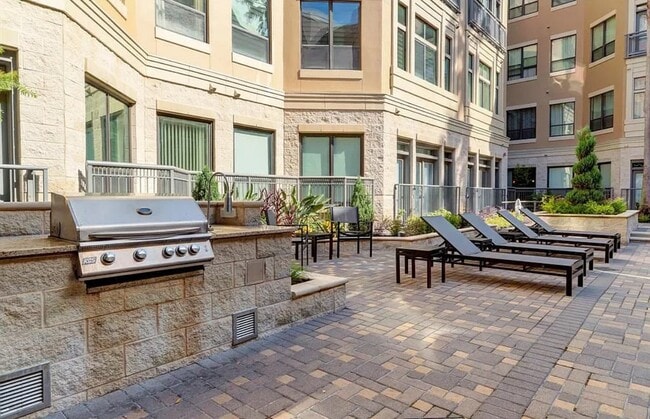 Building Photo - 1901 Post Oak Blvd