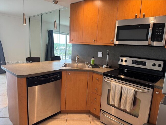 Building Photo - 2900 NE 30th St