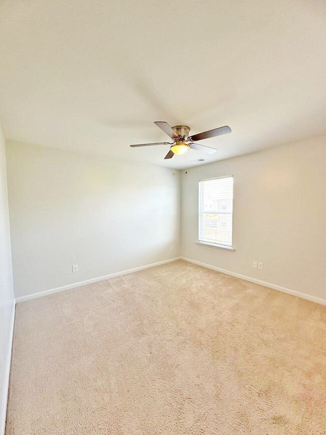 Building Photo - 163 Hogan Dr