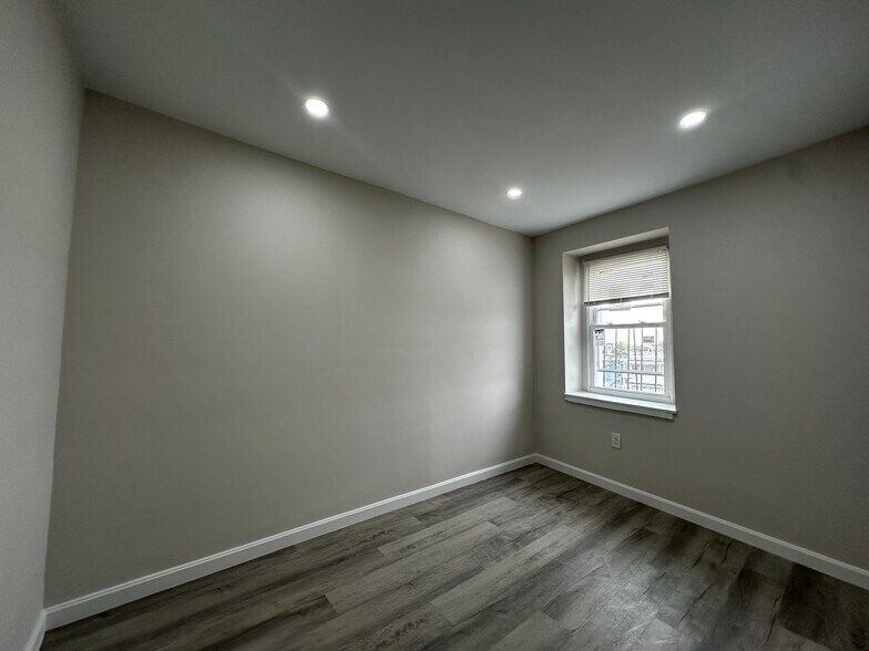 Building Photo - 57 Bennington St