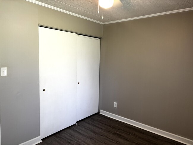Building Photo - 2733 Jersey Ave