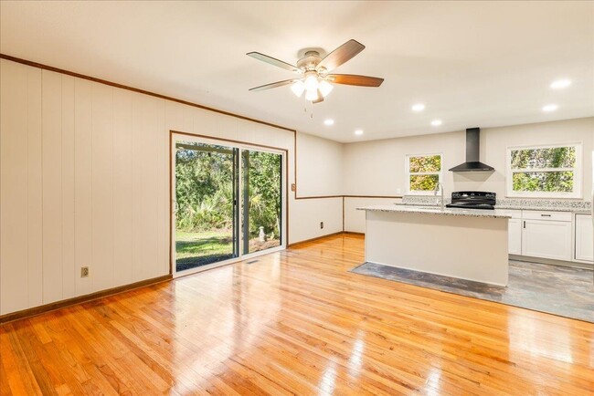 Building Photo - 1807 Ivan Dr