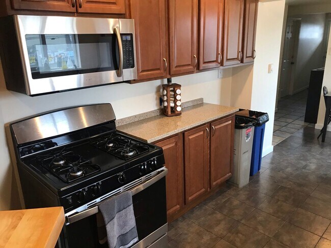 Building Photo - 947