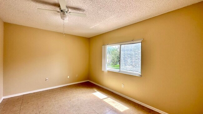Building Photo - 310 Crestwood Cir