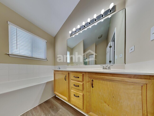 Building Photo - 388 Pheasant Chase Dr